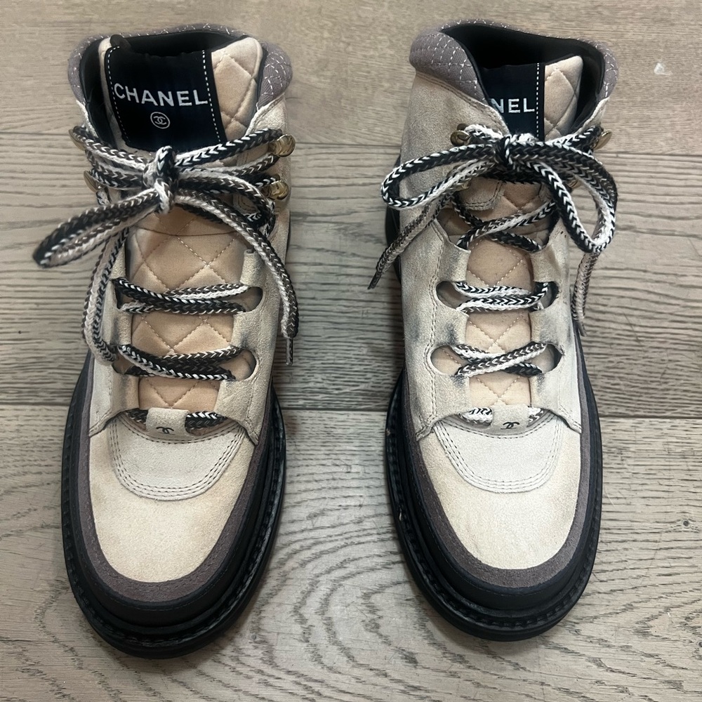 CHANEL pink/grey suede hiking boots 2023 lightly worn 39